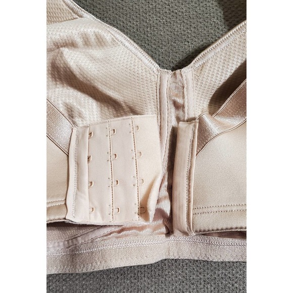 New Playtex 18 Hr Silk Soft Smoothing Bra - 38DDD - Picture 2 of 5